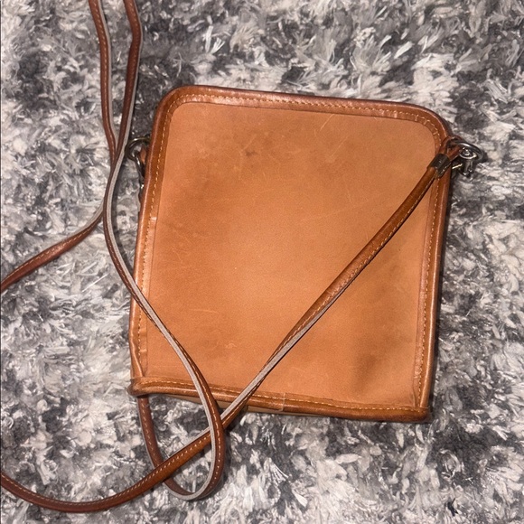 G.H Bass & Co Brown Leather Crossbody Bag - Picture 5 of 8